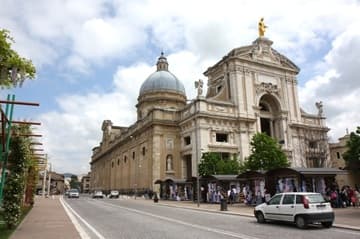 The Basilica di Santa Maria degli Angeli is one of the largest sanctuaries of the Christian world, measuring 126 meters long, 65 meters wide and 75 meters high at the level of the 1680 cupola.