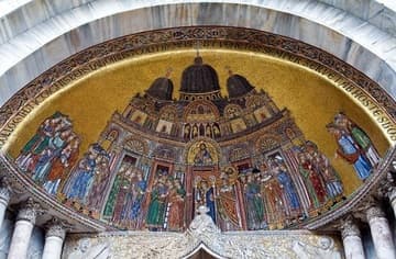 Mosaic on the facade depicting the procession bringing St. Mark's relics into his basilica.