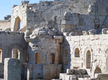 Small apse, windows, and other ruins.
