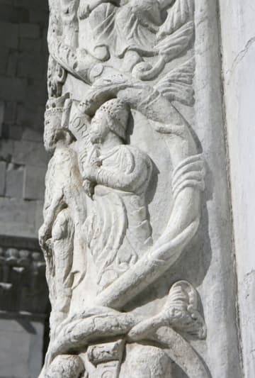 Romanesque sculptures of the lower portico.