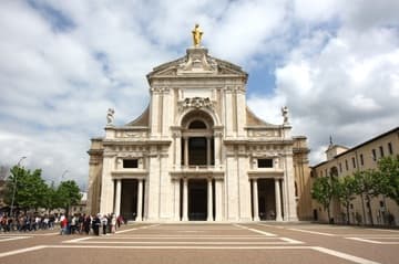 West facade of the basilica, built between 1569 and 1679.